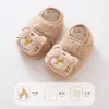 Zapatos pre-andadores para niños, de suela blanda, con puntos antideslizantes, con personajes de dibujos animados, adecuados para bebés y niños pequeños, zapatos de interior para bebés y recién nacidos