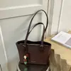 Bolso de Hombro Grande de Gran Capacidad Estilo Retro para Viajeros Mujeres 2026 Nueva Moda Bolso de Hombro Único Bolso Tote de Mano con Personalidad Simple