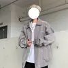 Chaqueta de solapa texturizada con pliegues y remaches grises, estilo retro de alta gama, diseño unisex, prenda exterior de nicho de corte holgado