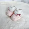 Sapatos de Inverno para Bebê Menino 2025 Forrados com Lã Espessados Quentes Sapatos de Algodão para Crianças Pequenas Meias Sapatos para Bebê Menina Peça Única Anti-Queda Dropshipping