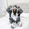 Atacado de fabricantes de comércio exterior do AliExpress pijama combinadinho de animal desenho dragão preto sem dentes flanela roupas de casa masculinas e femininas
