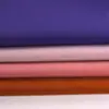 La tela Oxford de nailon lavado 200D está disponible en stock, adecuada para bolsas impermeables, bolsos de mano, materiales para zapatos, bolsas de compras y telas para tiendas de campaña.