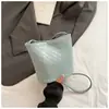 Bolso Tejido de Diseño Nicho de Moda para Mujer 2025 Nuevo Bolso Cruzado Verano Fresco Bolso Balde de Alto Valor