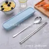 Suministro directo de fábrica Junneng acero inoxidable 304 cuchara y tenedor coreanos palillos en caja de plástico en caja de color caramelo