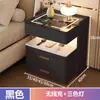 Mesa de cabeceira inteligente, multifuncional, leve e com design minimalista para uso no quarto, apresentando trava por impressão digital e senha