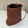 Bolsa de Palha Minimalista para Mulheres 2025 Nova Outono Bolsa de Ombro de Nicho de Luxo Bolsa Tote para o Dia a Dia em Pele de Cabra Importada