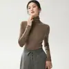 Suéter Yangzi de punto fino sin costuras de calibre 18, 100% lana pura, estilo fino para mujer, cuello alto, ajuste ceñido, camiseta base
