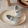 Sapatos de Couro Dopamina Franceses 2026 Nova Coleção Primavera/Outono Versão Coreana Sapatos de Princesa com Laço de Lantejoulas Sapatos de Solado Macio