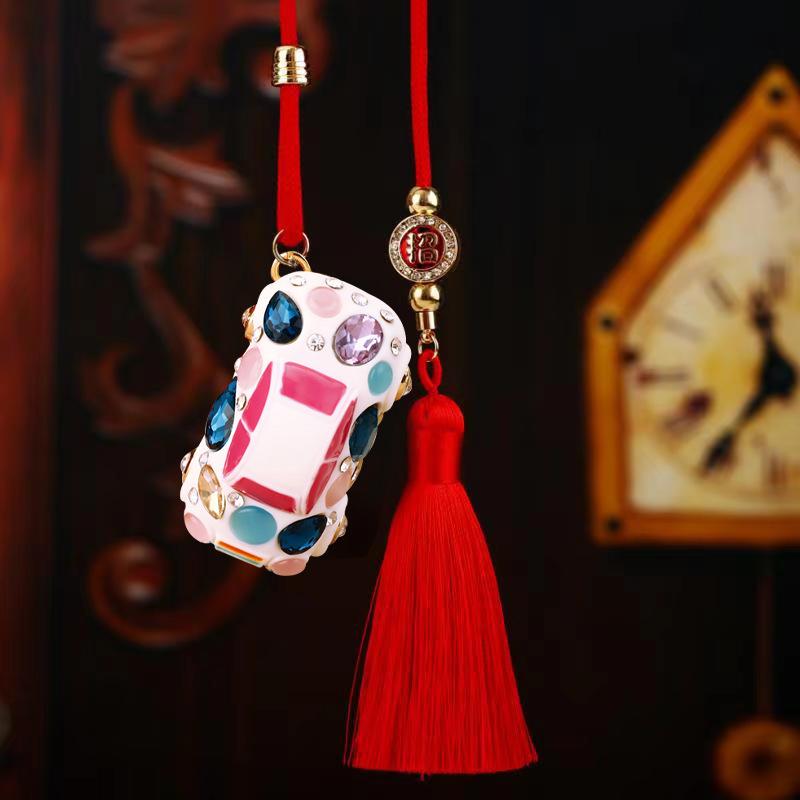 招财车挂甲壳虫白色