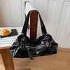 Bolsas de mão da moda estilo coreano Yuezi para mulheres 2025 primavera/verão novo rebite estilo moto bolsa tote transversal de ombro de grande capacidade