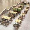 Mesa y silla de comedor de madera maciza con asiento de tarjeta para restaurante, mesa y silla de hotel para cafetería, cafetería, restaurante, cafetería, etc.