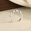 Anillo de plata de siete cuentas con superficie lisa, diseño simple y único, trae riqueza y buena fortuna, accesorio versátil y elegante