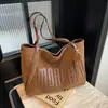 Bolso de Hombro Retro de Gama Alta 2025 Nuevo Estilo Bolso de Mano para Mujer, Bolso Tote de Gran Capacidad de Gama Alta para el Trabajo y los Viajes Diarios