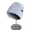 Modioso Gorro de Punto Versátil y Cálido con Etiqueta de Cuero para Mujer, Nuevo Gorro de Invierno a Prueba de Viento, Gorro de Lana Elegante de Color Sólido