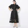Foto Real de un Vestido Romántico Estilo Francés con Bordado Floral Tridimensional, Cuello Alto, Mangas Largas, Ceñido a la Cintura, Elegante Vestido de Corte A que Alarga la Figura