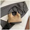 Moda Retrô Outono 2025 Nova Bolsa de Ombro Feminina Estilo Coreano Casual Bordado com Linha Bolsa de Mão Pequena Fragrância Bolsa Fosca
