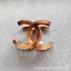 Elegante pinza para el pelo de perlas con doble C para mujer, pinza de tiburón para peinado semi-recogido, accesorio de pelo elegante de lujo ligero