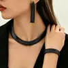 Set de Joyería con un Diseño Moderno, Elegante y Versátil en Oro, Estilo Europeo y Americano, Incluyendo Collar, Pulsera y Aretes