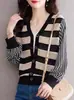 Falso Dos Piezas 2025 Otoño e Invierno Nuevo Estilo Cuello en V Elegante Cárdigan de Punto Prenda Exterior Suéter con Rayas para Mujer