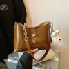 Nuevo Bolso de Axila Rosa Exquisito de Alto Valor para Mujer, Bolso de Hombro con Cadena Versátil, Bolso de Alta Gama para el Trabajo, Primavera 2026