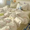 Set de Ropa de Cama para Bebé de Grado A Algodón Puro Cuatro Piezas Estilo Fresco Ins Algodón Lavado Dibujos Animados Lindos Estilo Crema Sábana Funda de Edredón