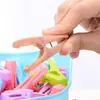 Paquete de 30 pinzas pequeñas de plástico con una cesta de almacenamiento, usadas para colgar ropa, pinzas a prueba de viento para ropa interior y calcetines, pinzas para secar