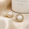 Nuevos pendientes de clip para oreja estilo Cold vintage moda coreana redondos simples de perla y diamante para mujer venta al por mayor