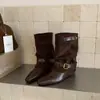 Botas de pierna de pantalón de hebilla de cuero retro post-apocalípticas para mujer 2026 nuevas botas de caballero de media pantorrilla de otoño punta fina botas cortas de temperamento