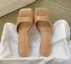 Sandalias de tacón alto y pantuflas para mujer 2024 verano nuevo para uso exterior talla grande 42 estilo británico pantuflas de tacón fino cuadrado para mujer al por mayor