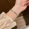 Pulsera de acero de titanio con incrustaciones de diamantes de diseño de panal nuevo, simple y elegante, para mujer, cierre moderno y único, accesorio de muñeca que no se decolora