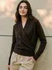 Suéter de tricô com decote V Design-sense para mulheres 2026 Outono/Inverno Novo temperamento Suéter pullover que rejuvenesce Roupa de baixo Top de lã