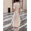 9550 Da Ai Mei Yi Yuan Verão 2026 Novo Vestido Longo Branco com Decote em V, Mangas Curtas e uma Fenda na Barra para um Efeito Emagrecedor
