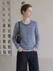 Camiseta de punto cárdigan para mujer, de rayas azules y grises, cuello redondo, manga larga, colección de otoño 2026, corte ajustado, prenda exterior que favorece la figura.