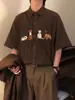 Camisa de Manga Curta Bordada com Gato Estilo Retrô Japonês para Homens, Verão Solta Casual Versátil Par Casal Veludo Cotelê Gola Reversível Top