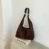 Shuai Mijia 2026 Outono Inicial Nova Bolsa Tote com Rebites Estilo Coreano Grande Capacidade Feminina para o Trabalho Bolsa de Alto Valor Casual