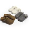 Pantuflas esponjosas de suela gruesa para mujer 2024 otoño e invierno nuevo forro polar cálido lana de cordero exterior punta cubierta media zapatilla zapatos de algodón