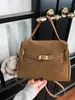 Nuevos Bolsos de Moda Otoño e Invierno 2025 Gran Capacidad Cruzado para Mujer Bolso de Viaje de Alta Calidad Bolso Kelly Retro de Gamuza