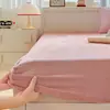 Sábana Bajera Ajustable de Terciopelo de Leche Pieza Única Otoño e Invierno Más Terciopelo Terciopelo de Coral Funda de Cama Cubre Cama Funda de Colchón Universal Todas las Estaciones Artículo Único Al por Mayor