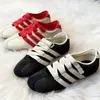 Versión de Alta Gama de Guangzhou ~ Nuevo Verano Banda Elástica de Cuero Genuino Velcro Bloqueo de Color Slip-On Zapatos de Entrenamiento Alemanes Tenis Planos Casuales