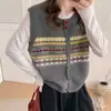 Colete de tricô jacquard com estampa de floco de neve, gola redonda, de um botão, sem mangas, em camadas, para mulheres, estilo moderno de colete suéter para o inverno de 2026