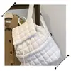 Mochila Plisada de Plumas Bolso de Mujer Transfronterizo Europeo y Americano Bolsa de Nube Nueva Gran Capacidad Simple Cuadros Bolsa Acolchada Linda