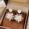 Aretes de Fuegos Artificiales de Perla para Mujer 2026 Nuevo Estilo Caliente de Lujo Ligero Aretes de Doble Uso Accesorios Únicos de Oreja de Nicho