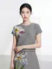 Blusa de Manga Curta Estilosa e Bonita de Issey Miyake, Novo Suéter Curto Estampado Verão 2026, Camiseta Elegante e Versátil