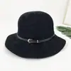Sombrero de pescador estilo coreano con hebilla de cinturón de lino, color negro y rojo, con protección solar, para mujer, con aleros ondulados, estilo moderno de verano