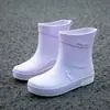 Botas de lluvia transfronterizas, zapatos de agua de tubo medio de moda para mujer, botas de lluvia para uso exterior, zapatos de goma antideslizantes impermeables, cubrezapatos ligeros, botas de agua para adultos