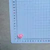 Novos acessórios de resina em formato de mini coração, estilo cartoon, versáteis, atacado, para projetos DIY, incluindo presilhas de cabelo coláveis na cor creme, capas de celular e tamancos