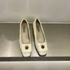 Sapatos Gentis Estilo Noturno Versátil Retrô, Sapatos de Deslizar Bico Quadrado Baixo para o Dia a Dia, Sapatos de Salto Baixo Bloco para Mulheres, Adequados para Combinar com Saias