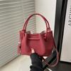 Outono e inverno vintage fosco pequena bolsa feminina 2024 nova bolsa crossbody all-match moda high-end bolsa balde portátil