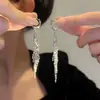Pendientes Largos con Borlas Plateadas Brillantes, Lujo Accesible, Pendientes de Nicho de Gama Alta, Diseño Único, Pendientes Versátiles