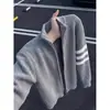 Suéter de tricô com três listras, cardigã masculino, jaqueta, outono/inverno, caimento solto, estilo casual, design novo e popular, atacado para exportação e vendas transfronteiriças